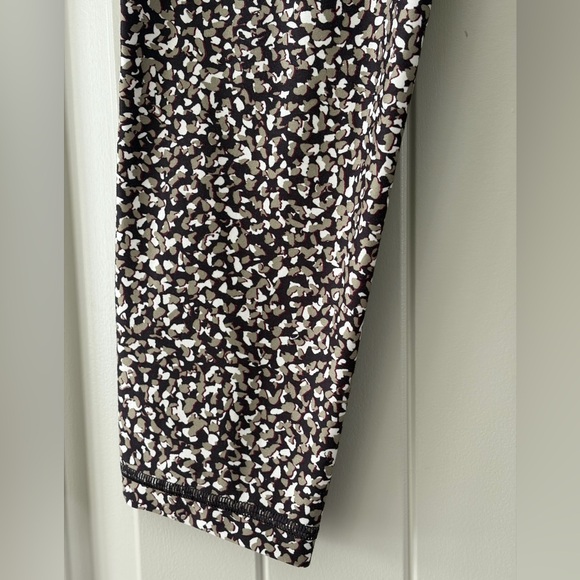Athleta Salutation Stash 7/8 Leggings Speckled Print High Rise Size Large Petite - Picture 8 of 14